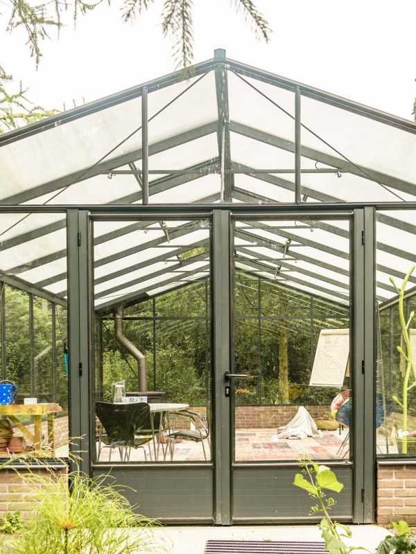 Euroserre Plusser op muur